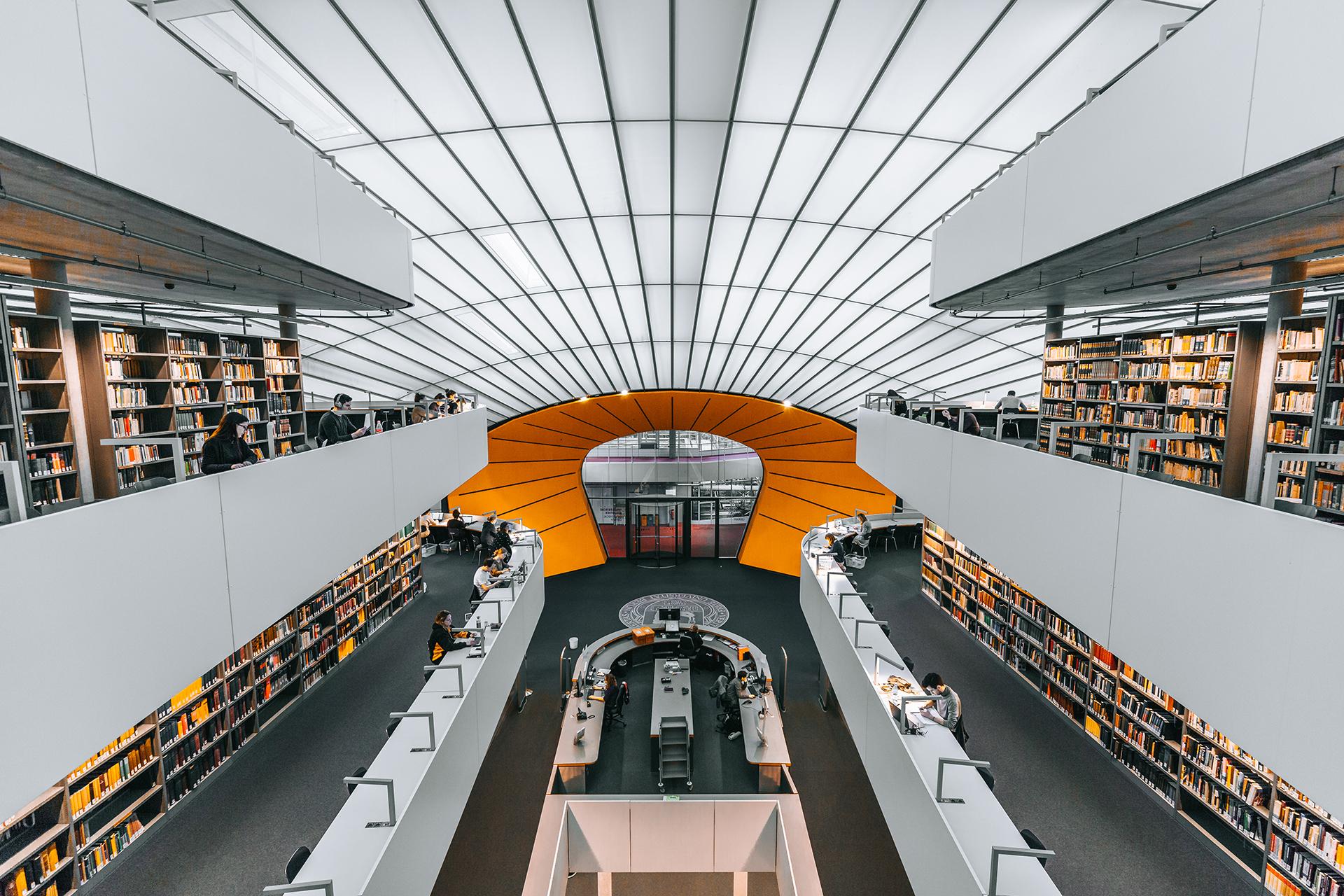 Bibliotecas Tecnológicas: Un Encuentro Entre Pasado, Presente Y Futuro